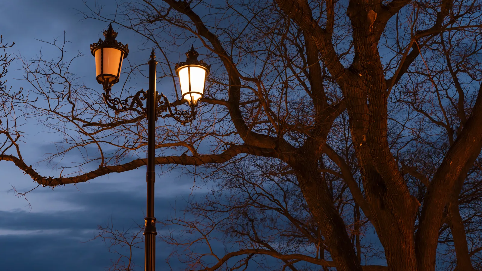 Riverhead's First Haunted Walking Tour Reopens a 1932 Murder Nobody Ever Solved