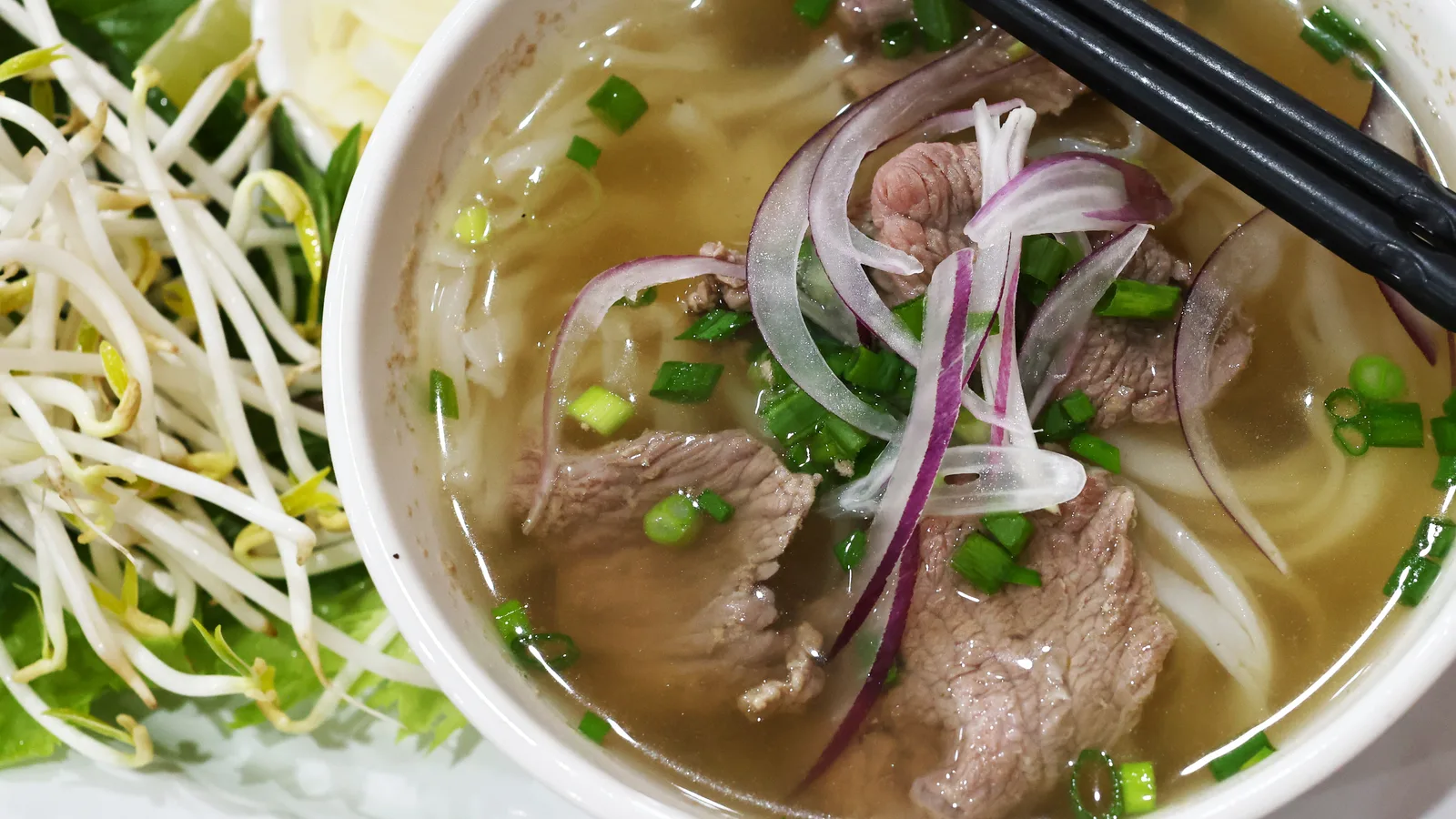 Sup Vietnamese Is Cleared to Pour in Jericho, and the Corner That Kept Closing Restaurants Gets Its Best Shot Yet
