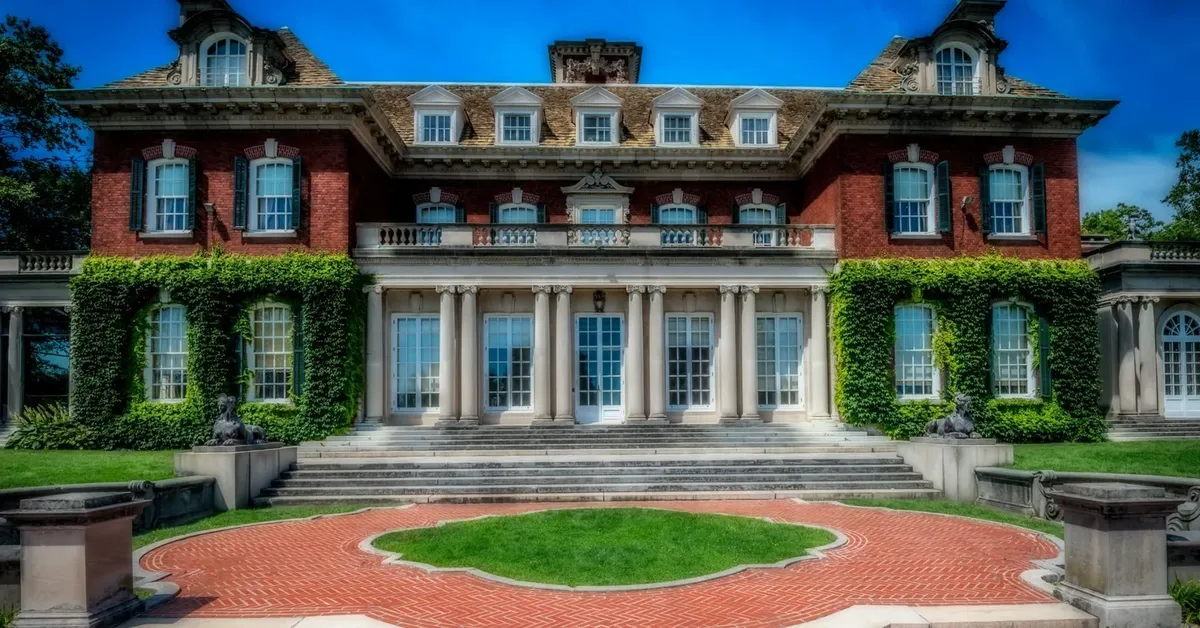Discovering the Grandeur of the Past: Exploring Long Island's Historic Homes and Estates